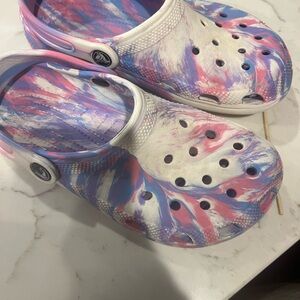 CROCS Kids Pink and Purple Swirl Clogs